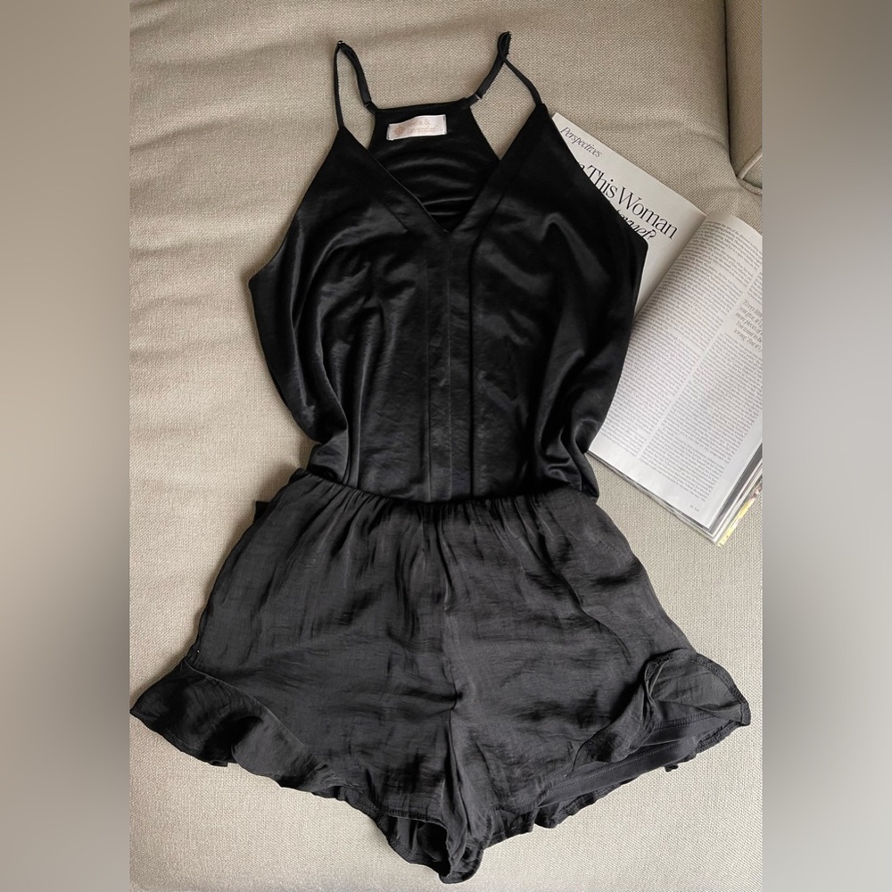 Leela & Lavender Set / Shorts (Size M) & Top (Size L) In Black